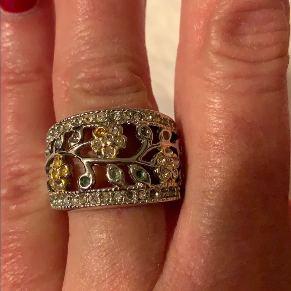 Beautiful Ring - Picture 2 of 4